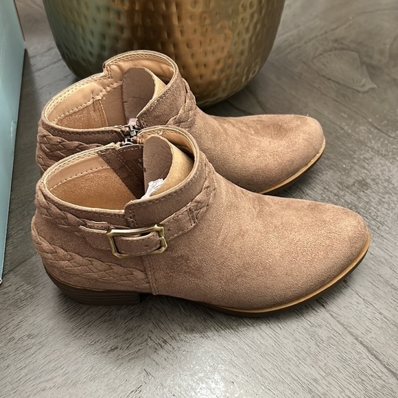 LIFESTRIDE Adriana Booties - Picture 5 of 12